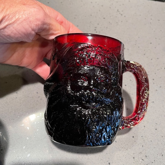 2 vintage Arcoroc Ruby Red Santa glass mugs - Picture 2 of 6